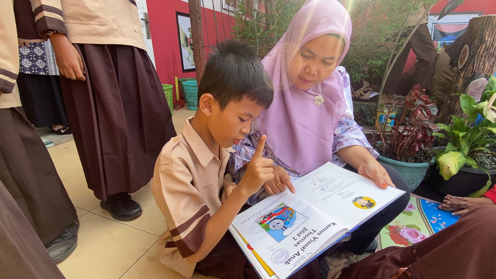 Kegiatan Layanan Perpustakaan Keliling Sekolah Dasar Negeri 04 Ambacang Kecamatan Kuranji